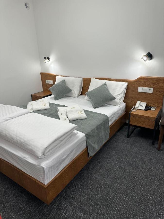 R&R Hotel Jerevan Eksteriør bilde