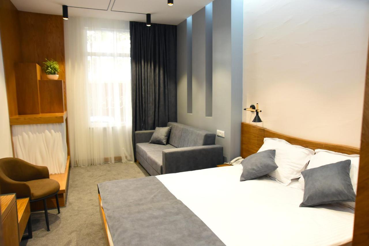 R&R Hotel Jerevan Eksteriør bilde